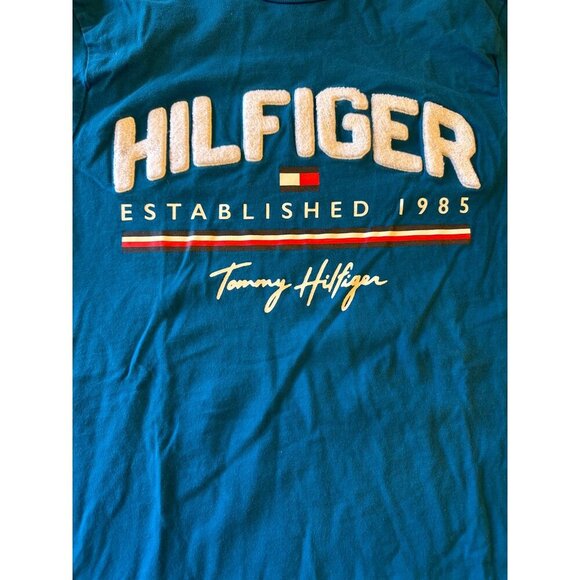 Tommy Hilfiger Mens XS Blue Graphic Tee "Hilfiger Established 1985" Cotton - Picture 2 of 4